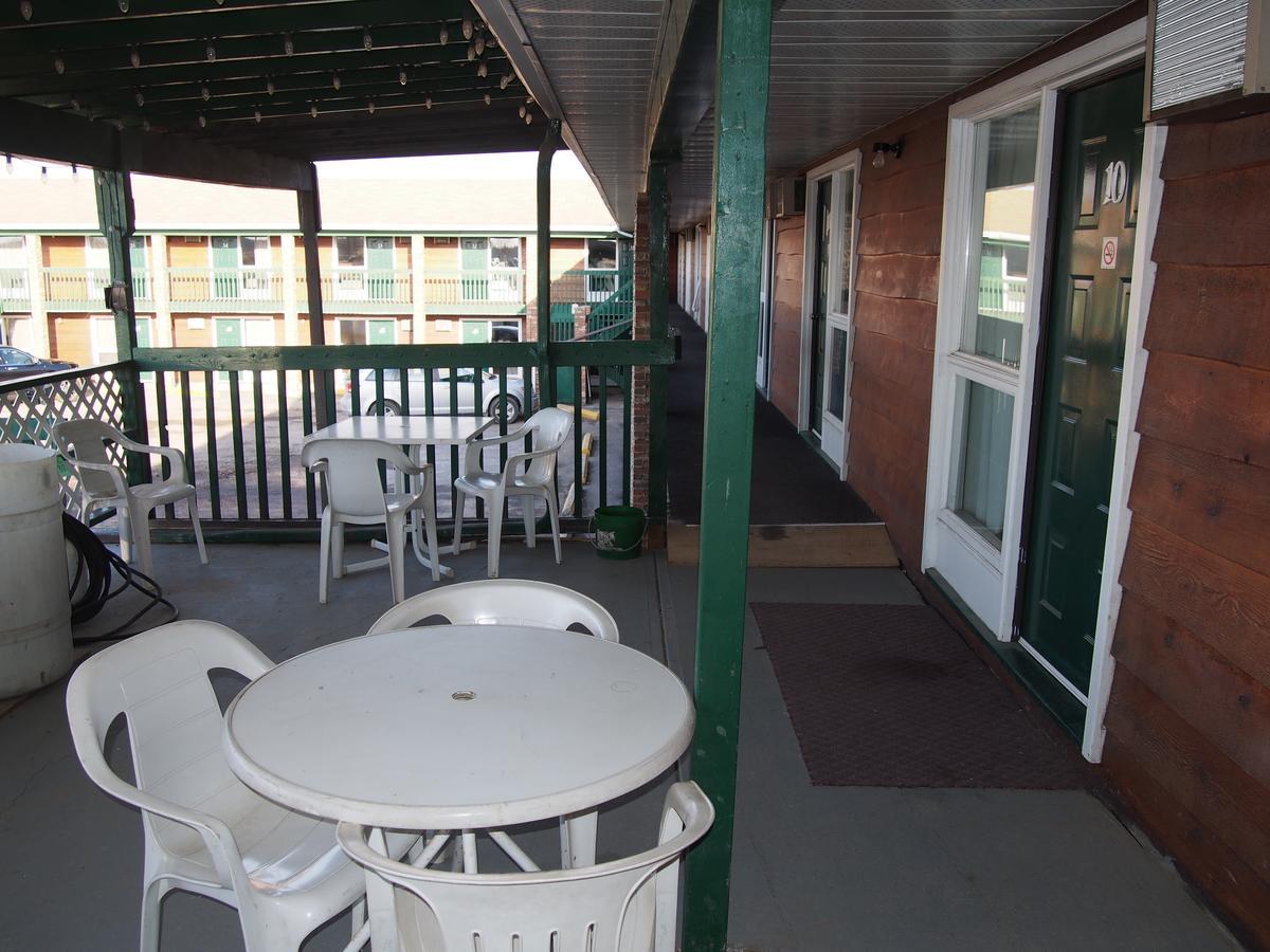 Airways Motel Cold Lake Exterior foto